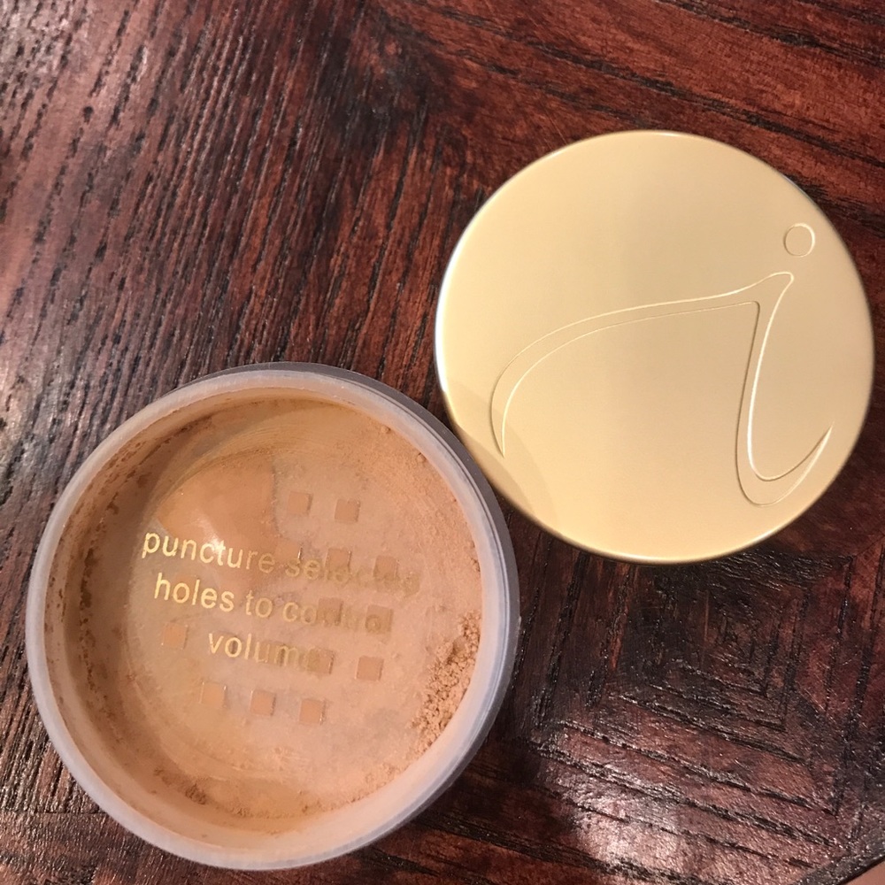 Makeup - Foundation - Picture 3 of 3